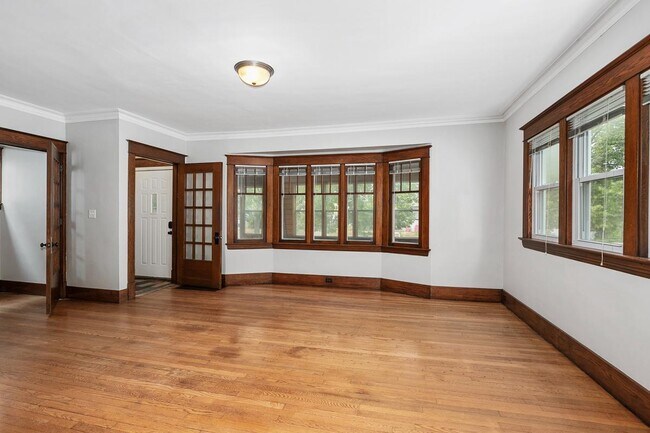 Photo - 220 Valley Ave SW