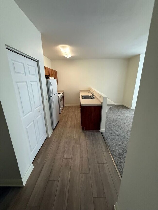 Photo - 1923 63rd St Unidad 301