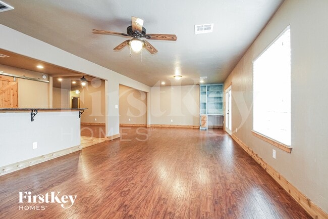 Photo - 613 S Avery Dr