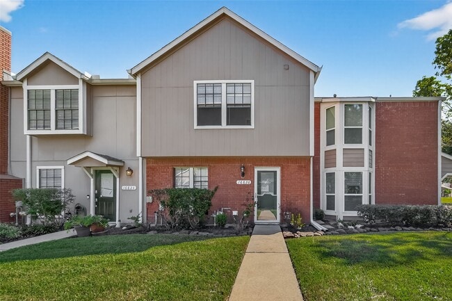 Building Photo - 16826 Holly Trail Dr