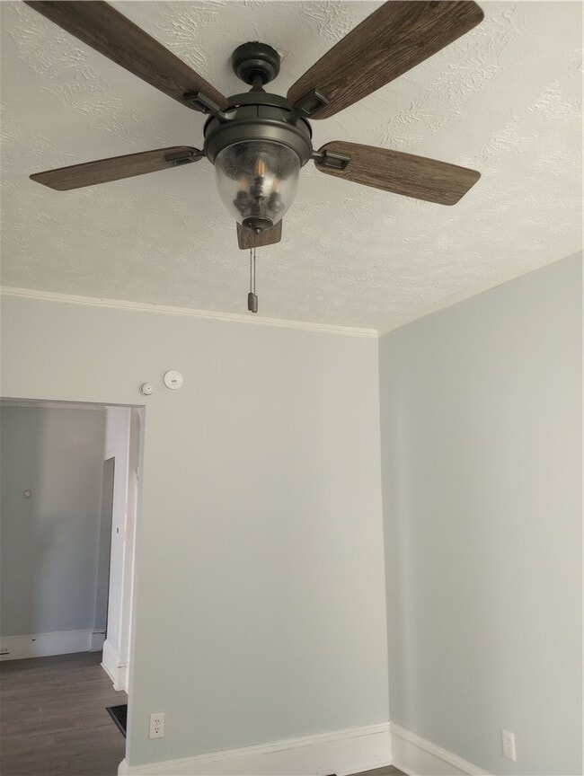 Photo - 410 Linden Pl