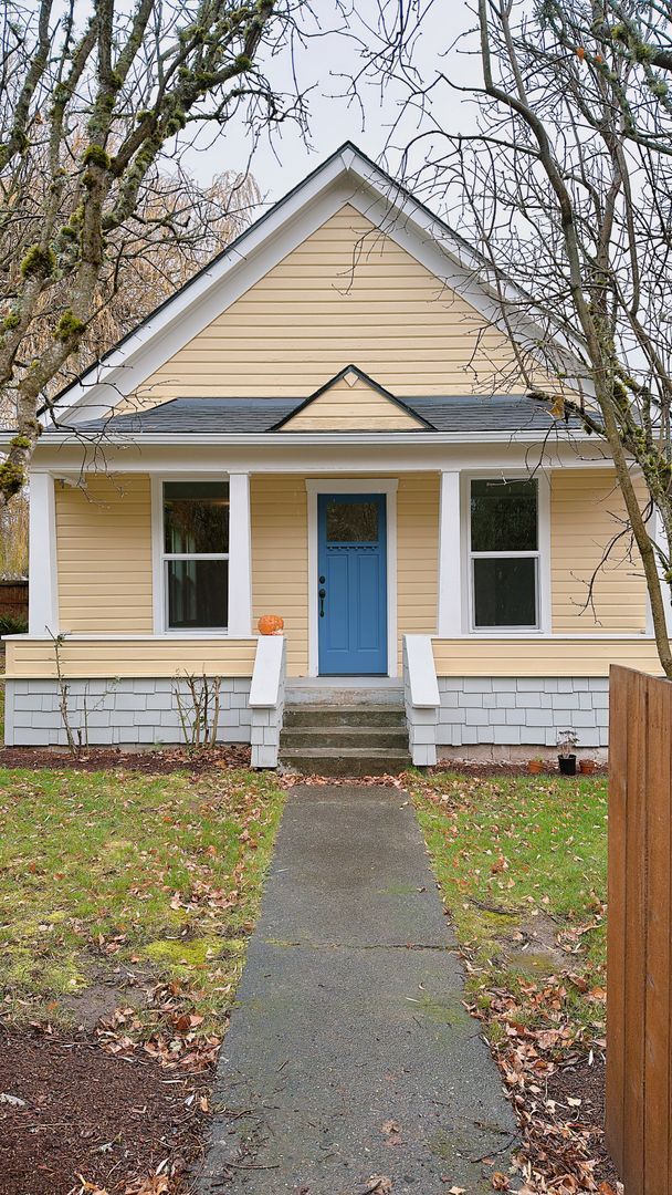 Photo - Available early Jan! Newly updated 4 bdrm/... House