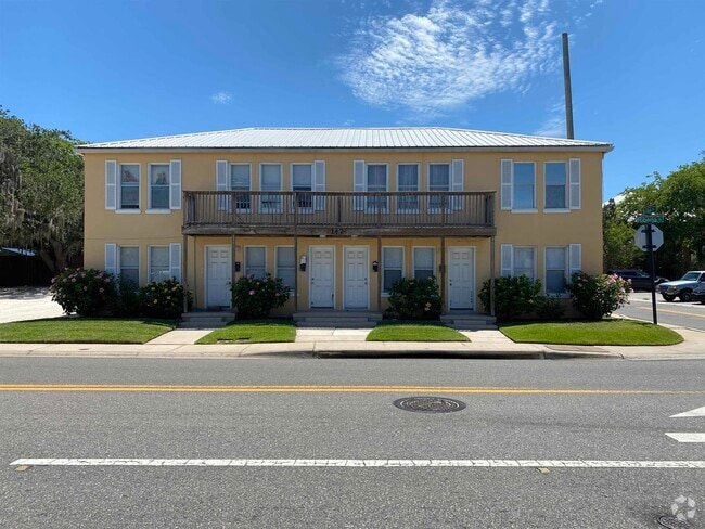 Building Photo - 147 Riberia St Unit D Rental