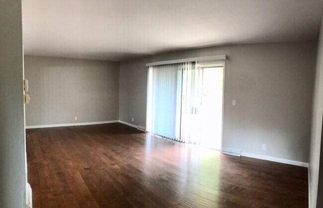 Photo - Beautiful 4 Bedroom 2 Bathroom Home