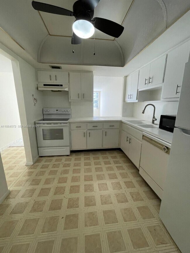 Photo - 1301 NE Miami Gardens Dr Unit 323W