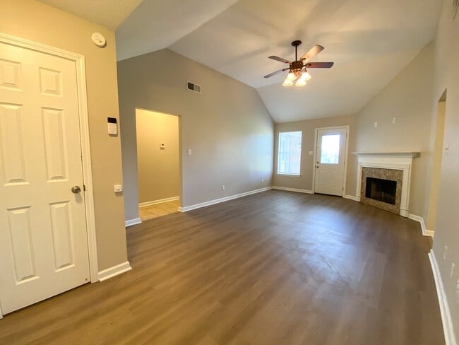 Photo - 3 bed, 2 bath home with wonderful curb appeal near N. Germantown Parkway.