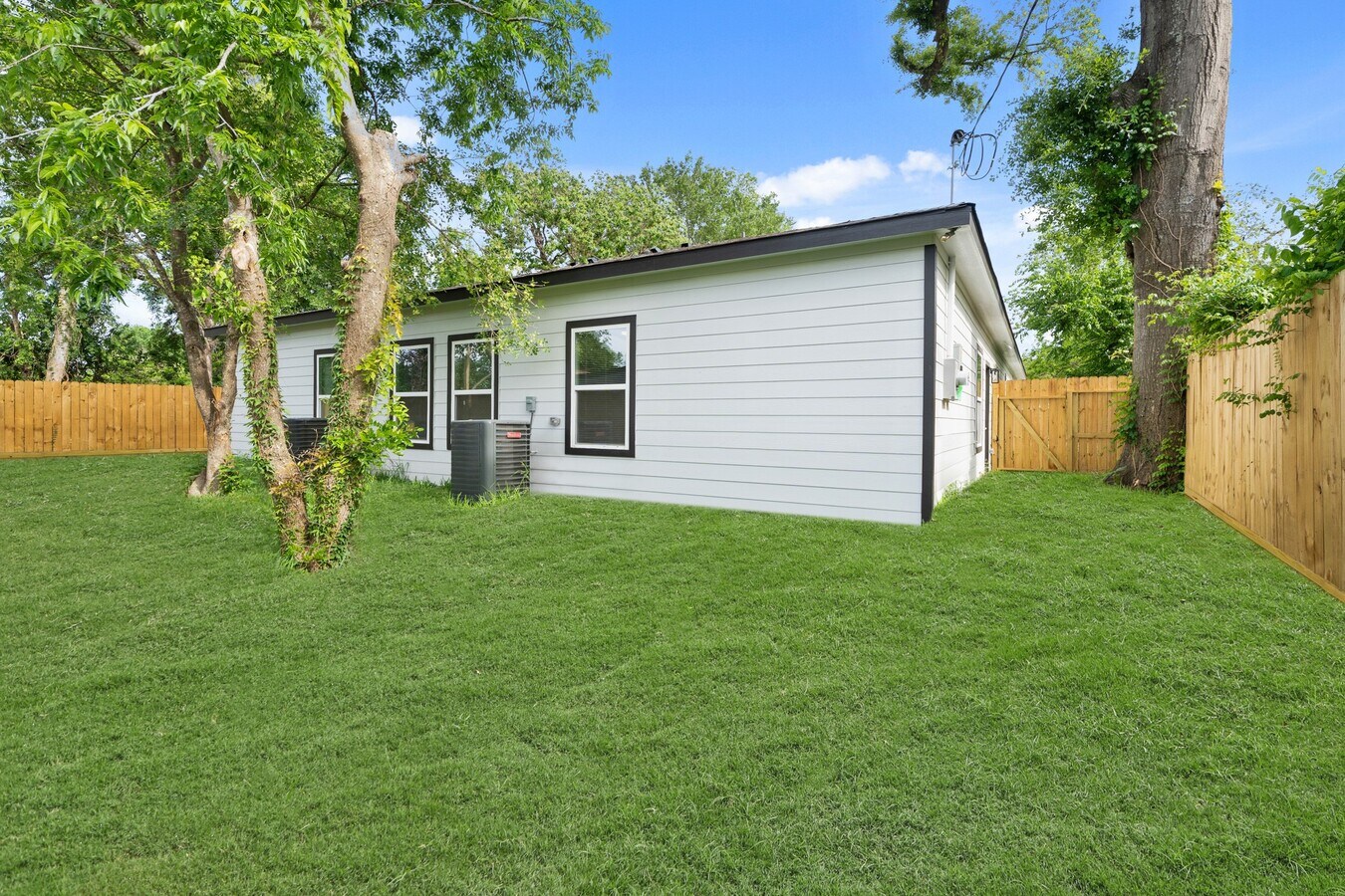 Photo - 5941 Southlea St