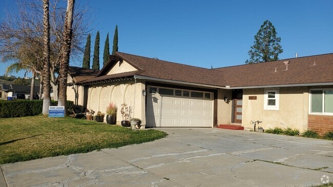 Building Photo - 2270 Yosemite Ave Rental