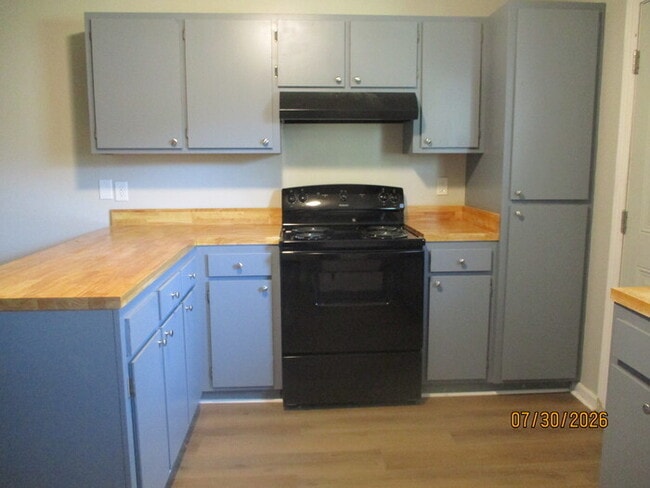 Photo - 321 Oak St