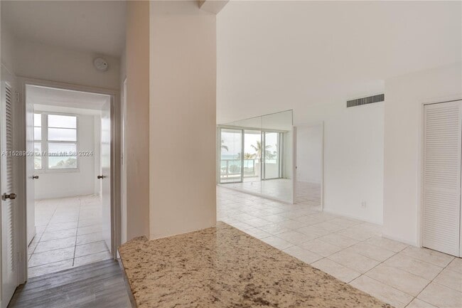 5161 Collins Ave Unit 615