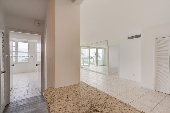 Photo - 5161 Collins Ave Unit 615