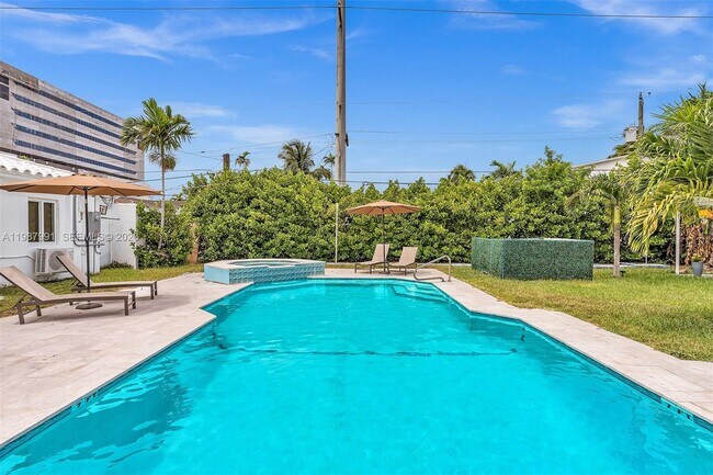 Photo - 703 NE 7th St Unit 5