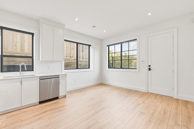 Photo - 16547-Suite-16528 28 Ave