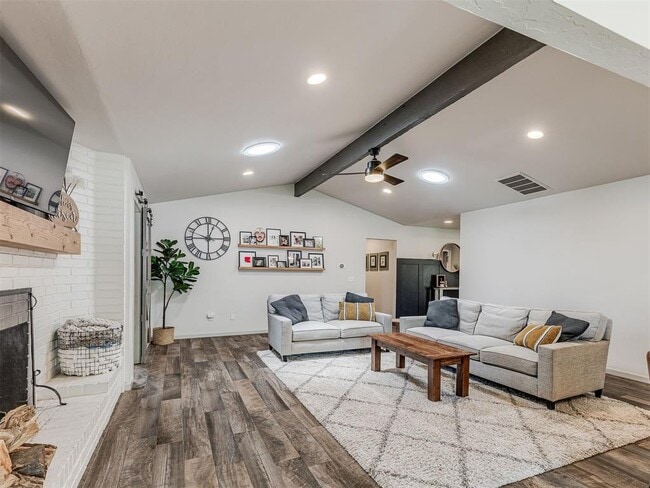 Photo - 801 Rock Hollow Rd