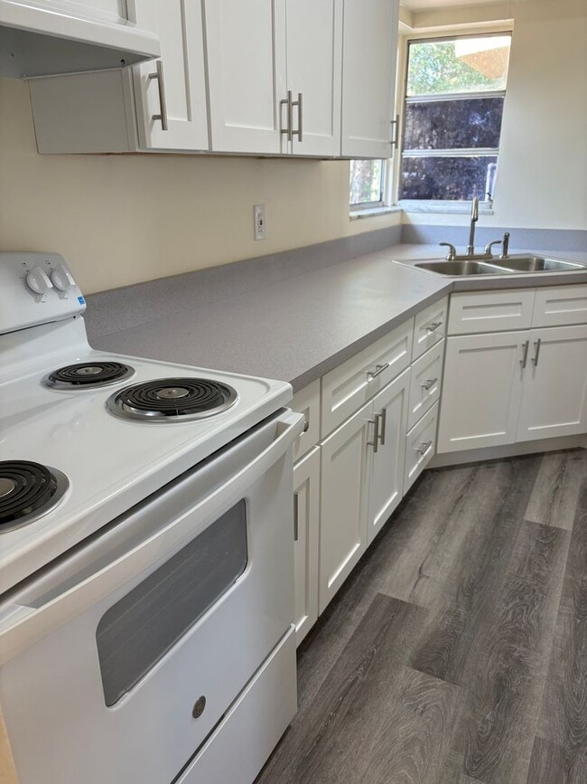 Building Photo - Totally Remodeled Deltona Beauty - CALL SH... Rental