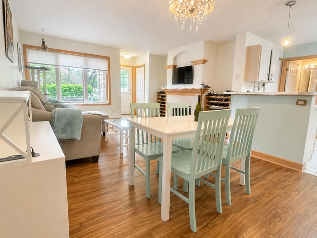 Photo - 811 Burr Oaks Dr