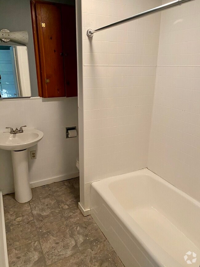 Building Photo - 42 Washington Street Rental