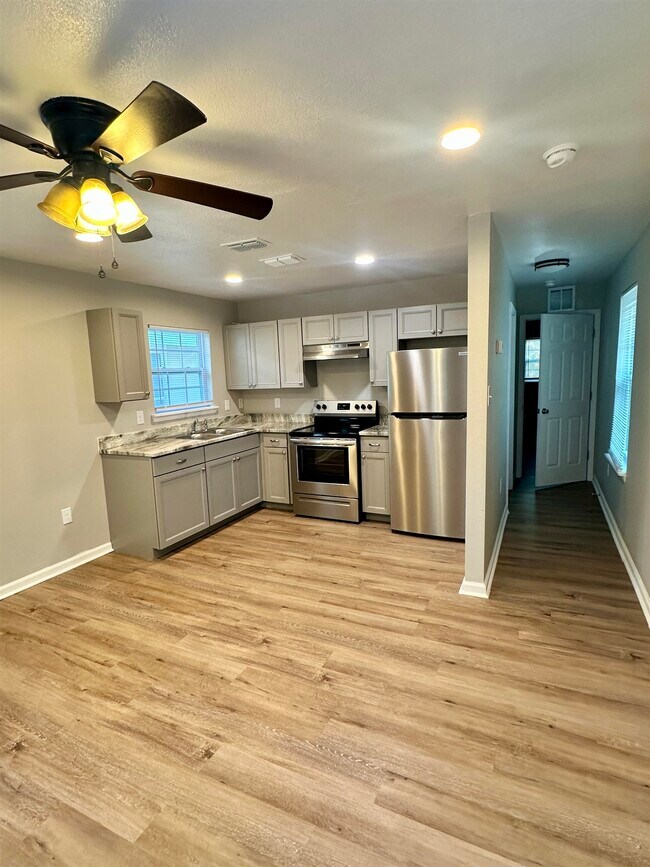 Photo - 3025 Creekwood Ln