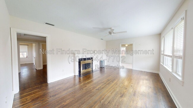Photo - 2215 Larchmont Rd