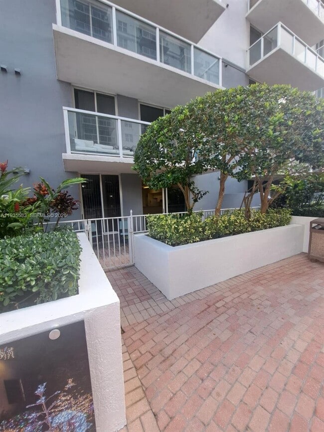 Building Photo - 5077 NW 7th St Unit 412