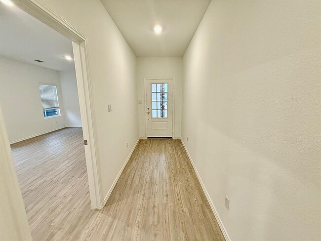 Photo - 1724 Four Waters Lp