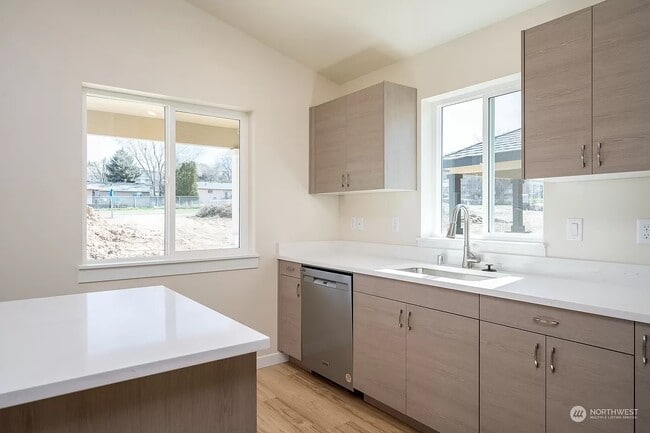 Photo - 123 9th Ave