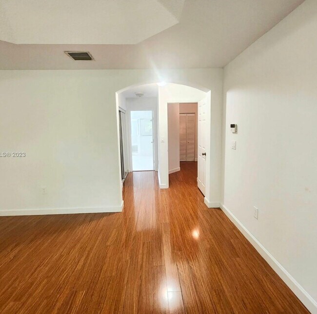 Photo - 11525 NW 71st St