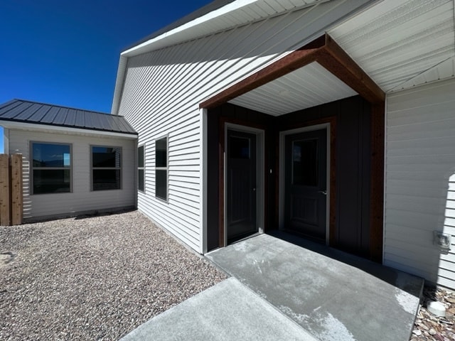 Photo - 404 W Walnut Ct