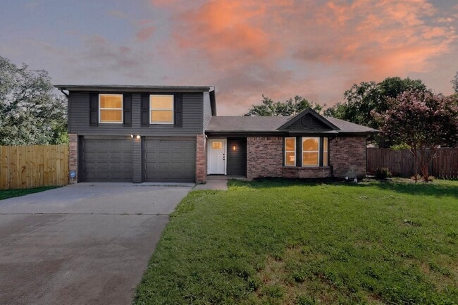 Building Photo - Newly Renovated Home In Watauga Ready To Be Yours!!!!