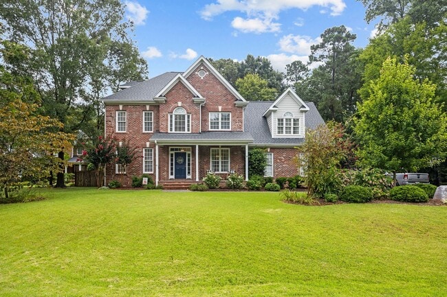 Building Photo - Spacious 4-Bedroom Home with Large Yard & ...