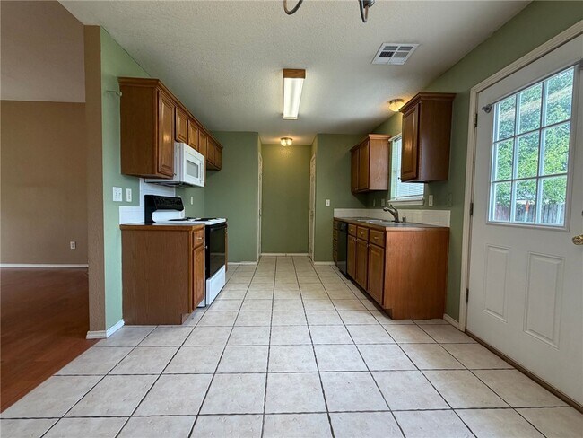 Photo - 550 Walker St