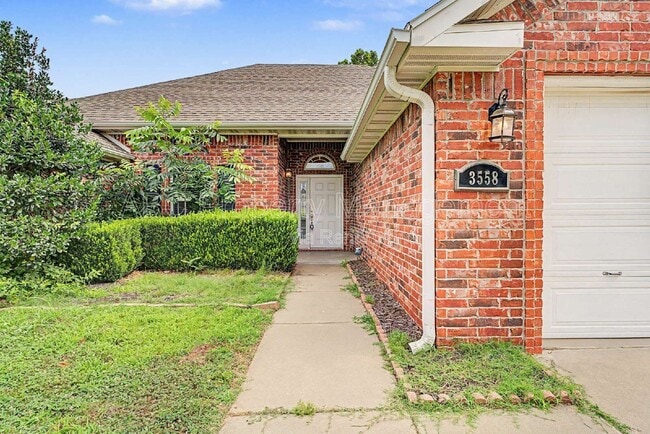 Building Photo - 3558 W Clearwood Dr