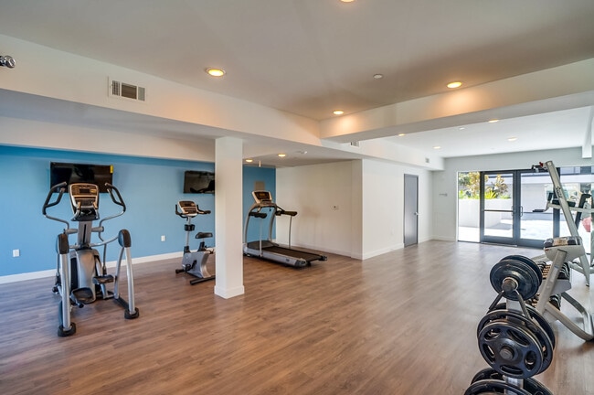 Tyrone Villas at Van Nuys