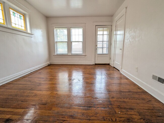 Building Photo - 2152-2154-2154 Geyer Ave Unit 2154 - 2FL