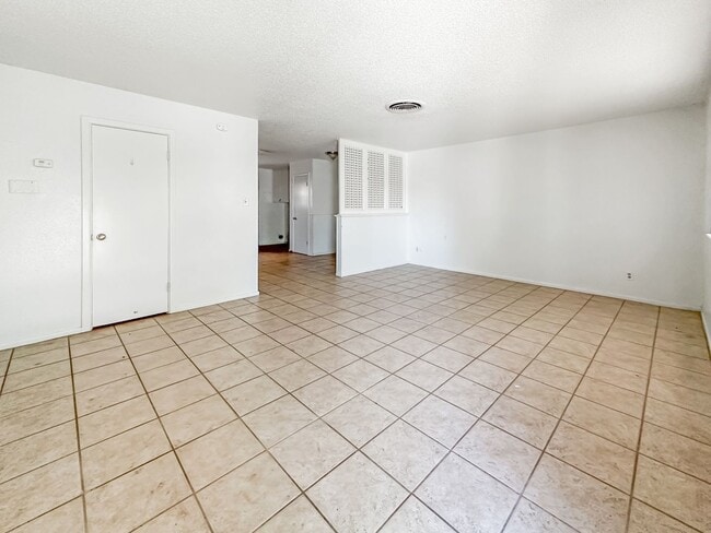 Photo - 709 E Sunset Cir