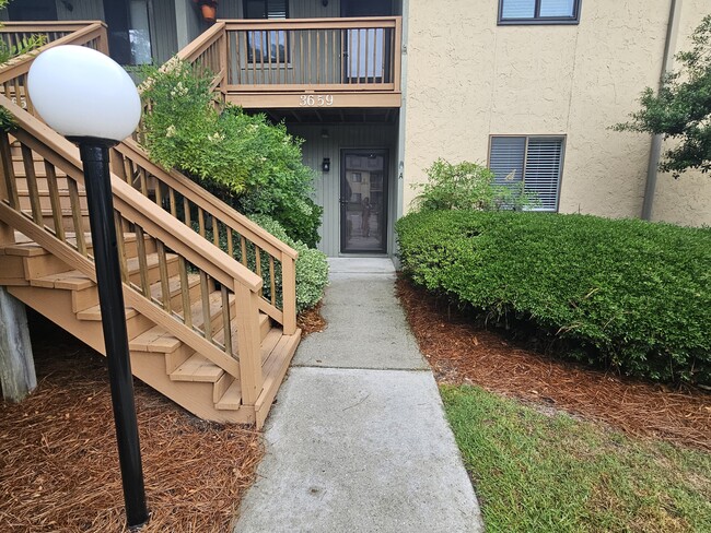 Building Photo - 3659 Saint Johns Ct Unit A