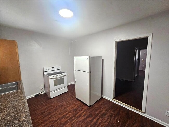 Photo - 221 N High St
