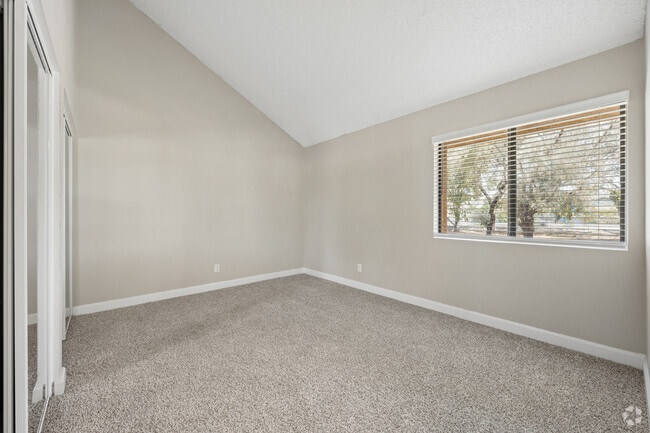 2BR, 2BA - 898SF - Primary Bedroom