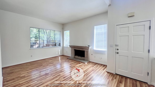 Photo - 303 Sutton Cir