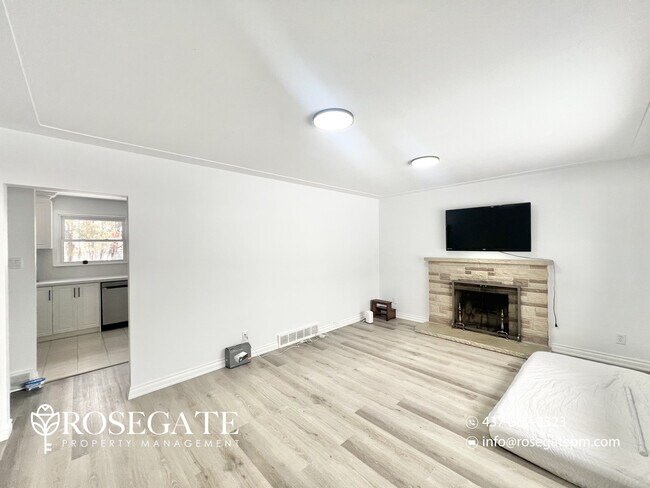 Photo - Spacious 3-Bedroom Main-Level Home with Porch, Backyard & Parking in London Unit 1