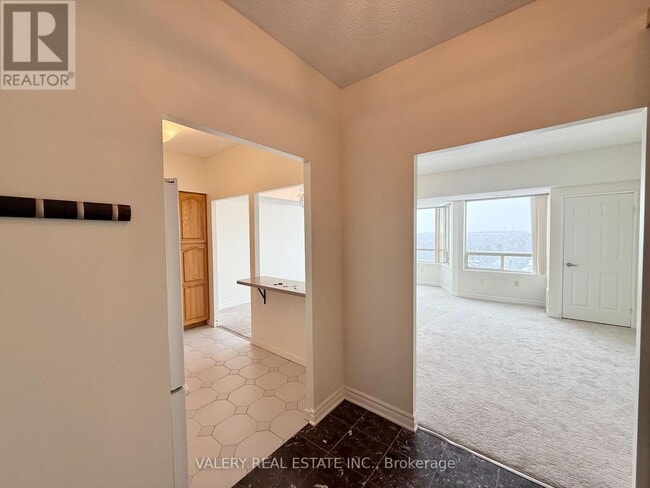 Photo - 744 Wonderland Rd S Unité 1201