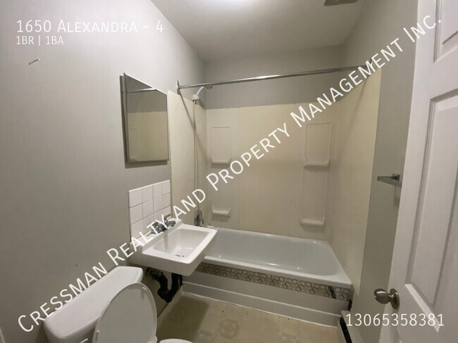Photo - 1 Bed 1 bath APARTMENT located in Regina, ... Unit 4