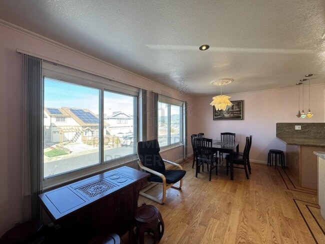 Photo - 60 Surrey Ct