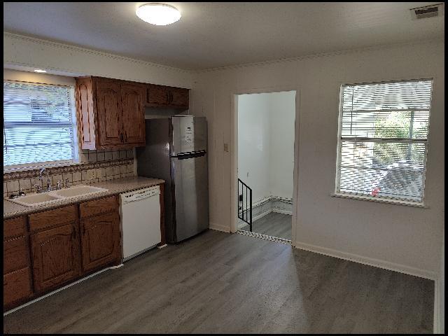 Photo - 204 Dobbs St