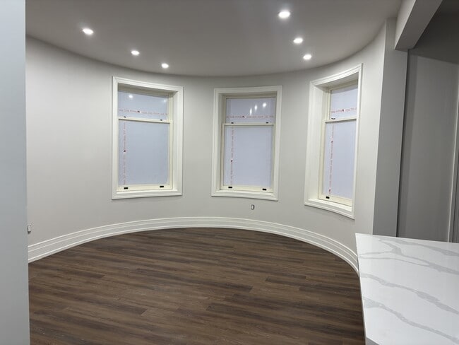 Building Photo - 52 Charlton Ave W Unit 1