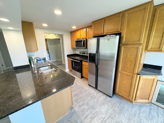 Photo - 1 Renaissance Pl