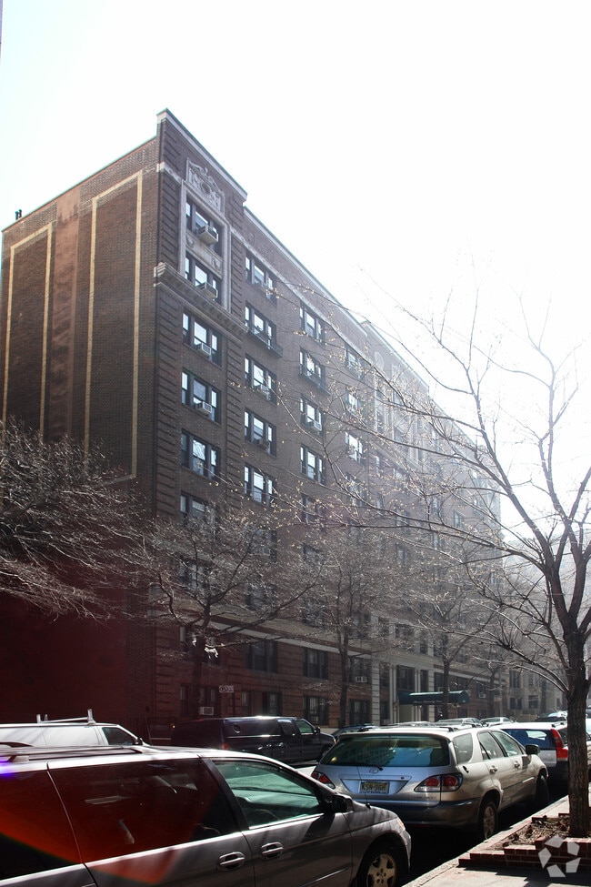 Photo - 321 W 78th St