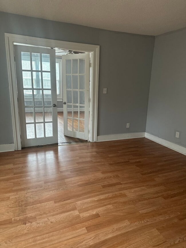 Photo - Spacious 3 bedroom 1 bath home