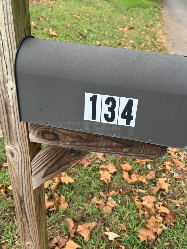 Photo - 134 N Alexander St NE