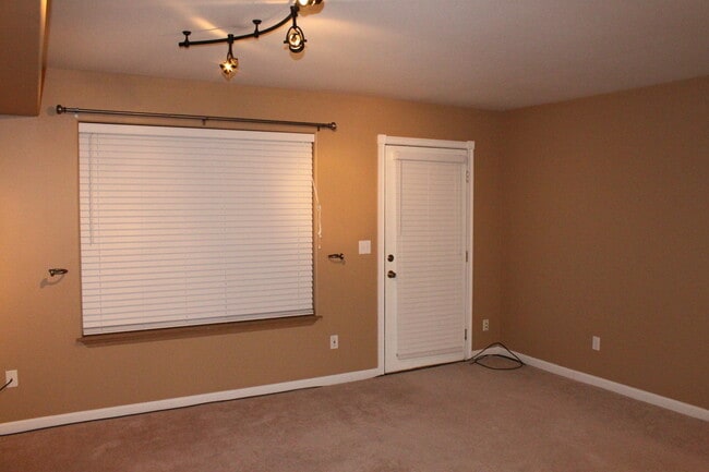 Photo - 2 Bed 1.5 Bath - Gas Heat - Garage - Yard ...